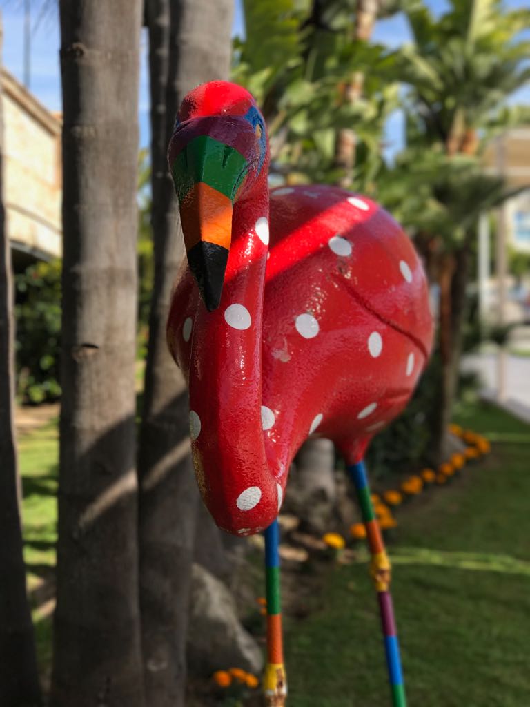Decoración del Centro Comercial bahía sur entrada flamenco lunares