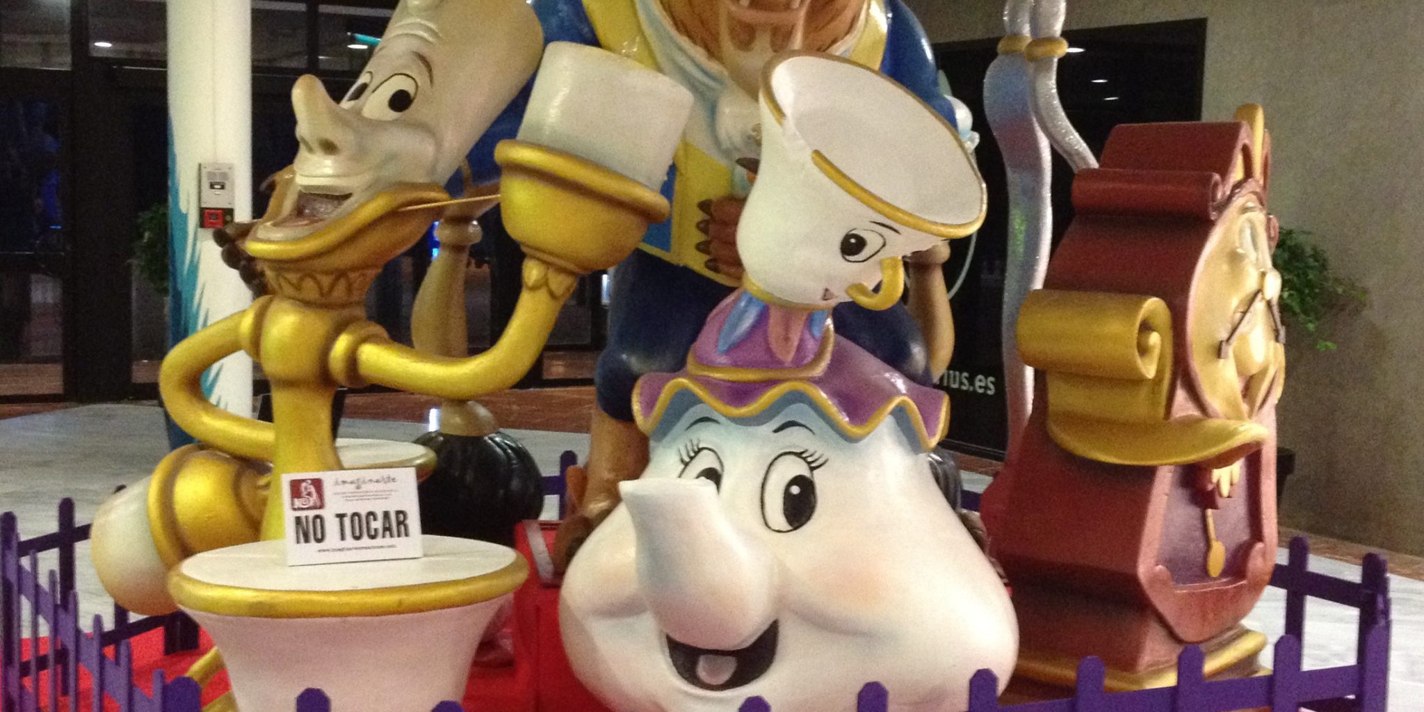 Trabajos de decoración para Centros Comerciales para Bahia Sur- Bella y Bestia