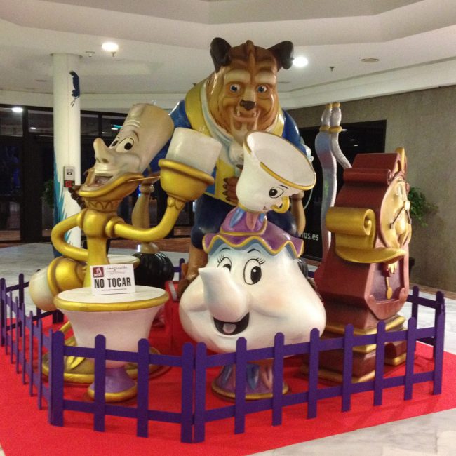 Trabajos de decoración para Centros Comerciales Trabajos de decoración para Centros Comerciales para Bahia Sur- Bella y Bestia