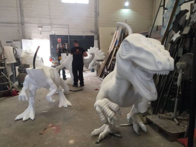 decoración de dinosaurios durante su creación 15