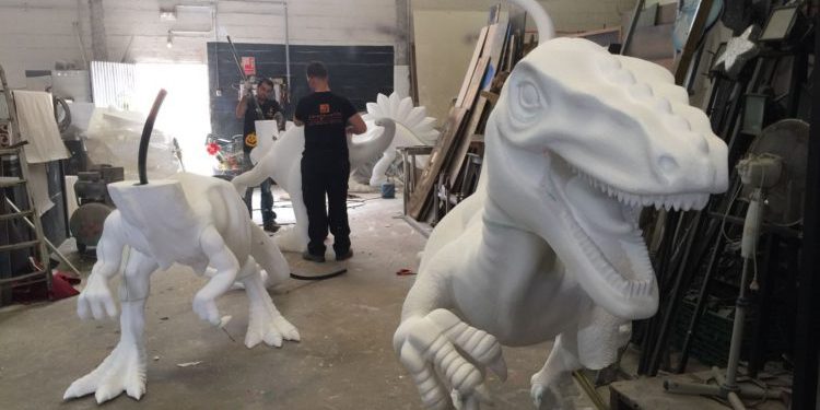decoración de dinosaurios durante su creación 15