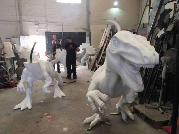 decoración de dinosaurios durante su creación 15