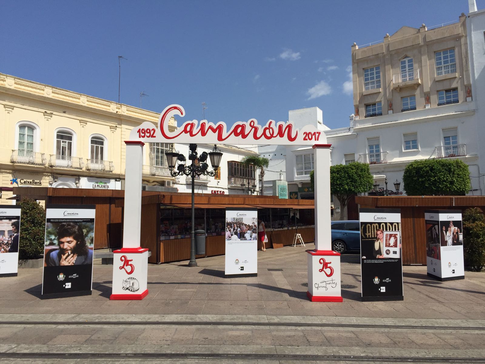 Proceso de decoración de la entrada de la feria del libro de San Fernando 2