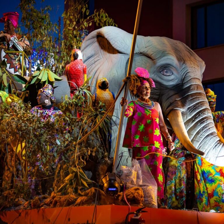 carroza con animales decorativos